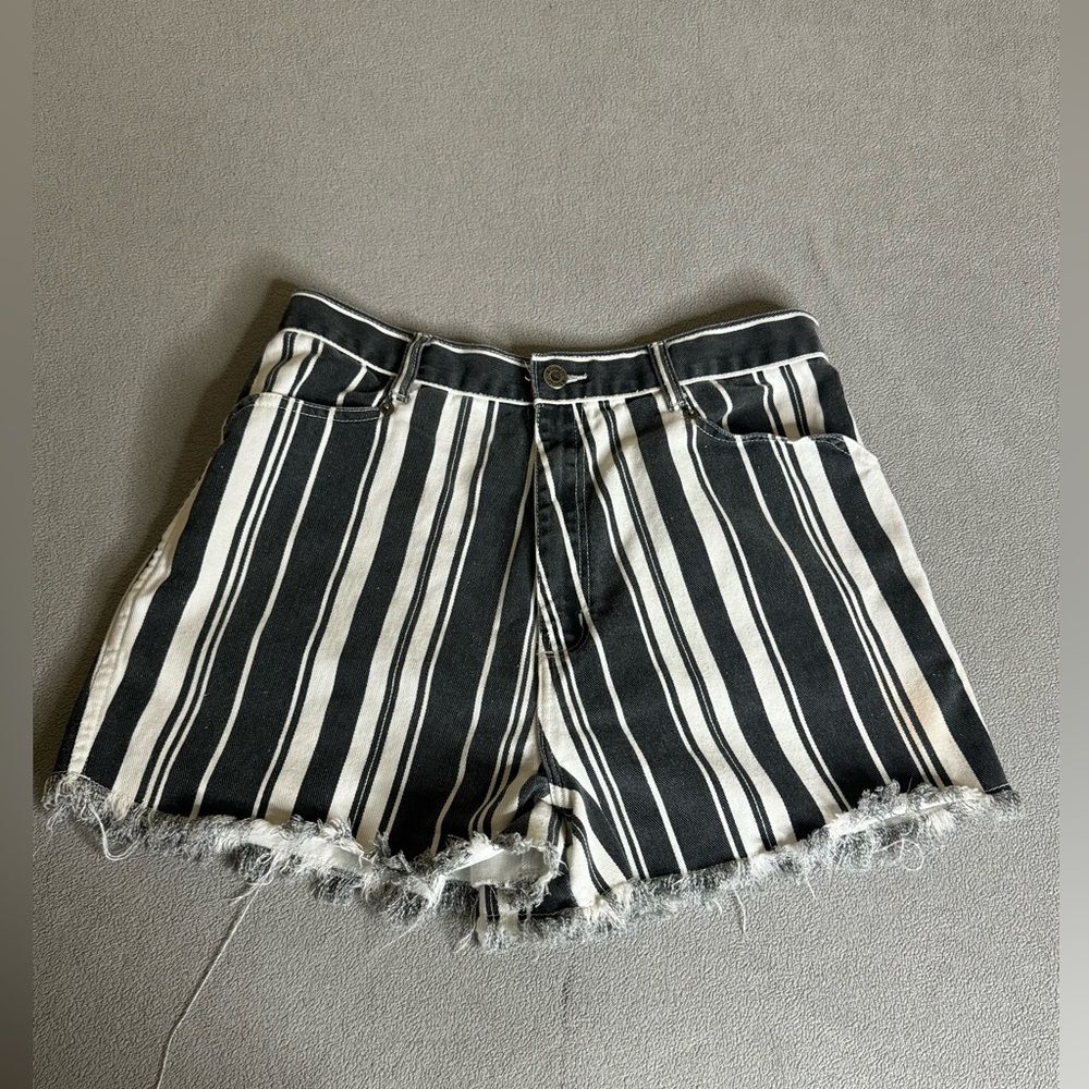 Vintage Bonjour Women's Black and White Shorts Size 13/14